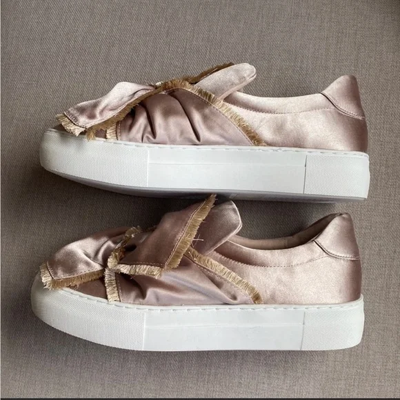 J/SLIDES NYL NWOT GOLD SATIN BOW PLATFORM SNEAKERS Sz 7.5 - Picture 4 of 6